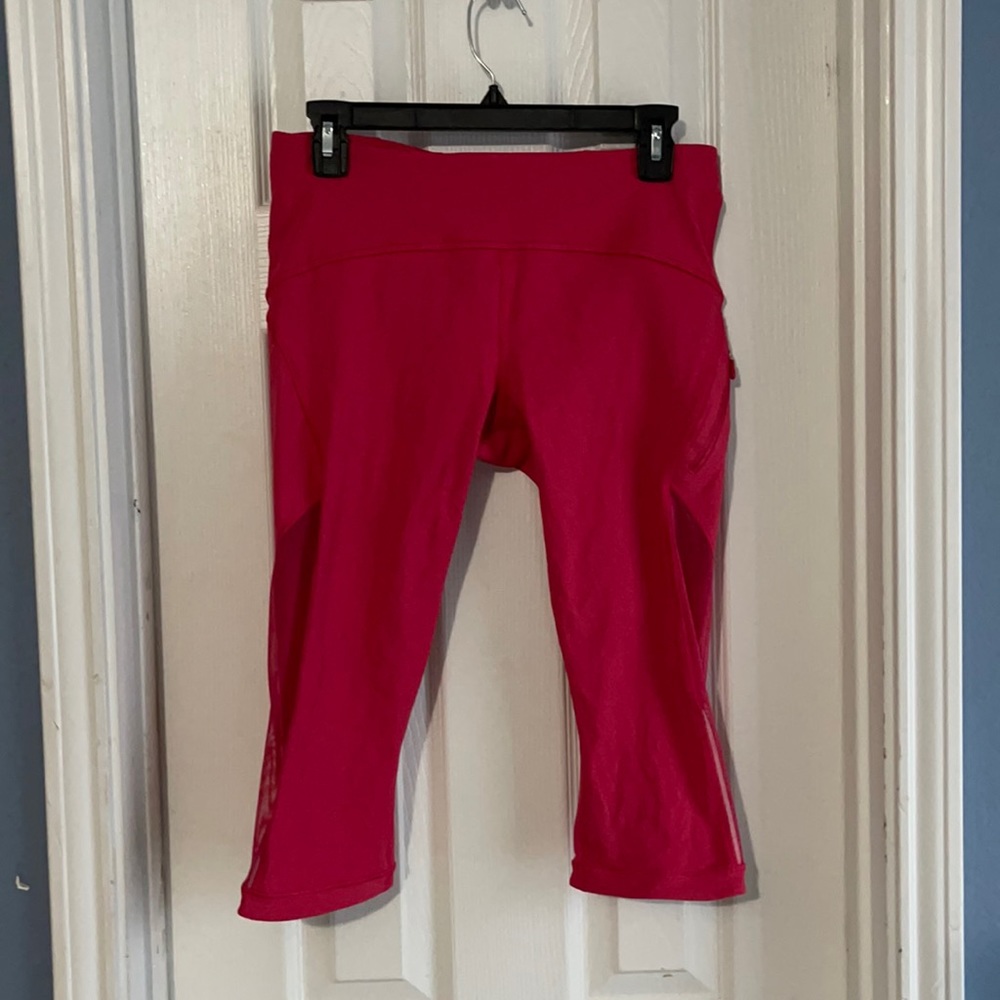 Lululemon Capri sz 8 with zip pocket
